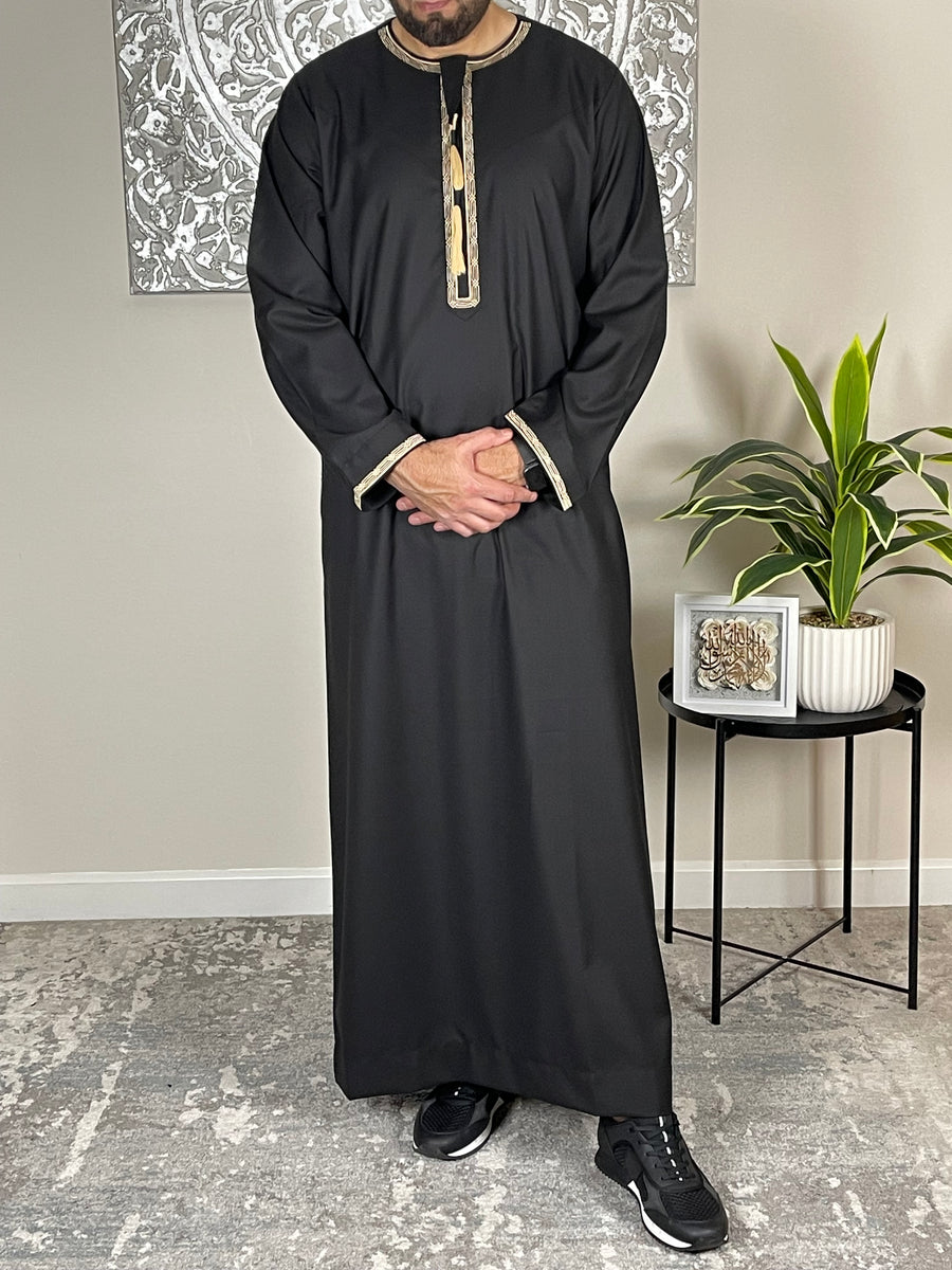 Premium Men’s Black Gold Embroidered Omani Thobe – AWRAH CLOTHING